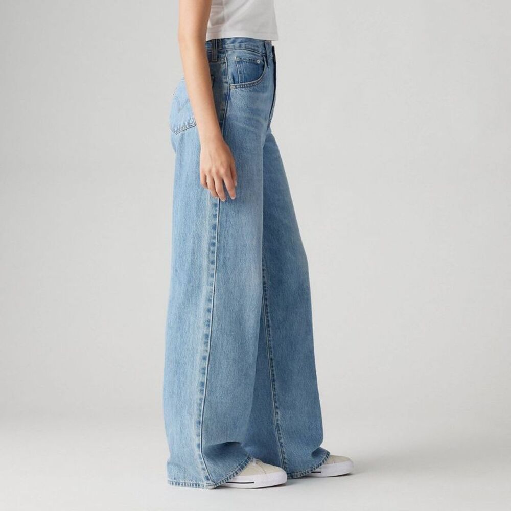 Levi's -  Women's High-Rise Cinch Baggy Jeans - Inves Invested Indigo - Picture 2 of 3